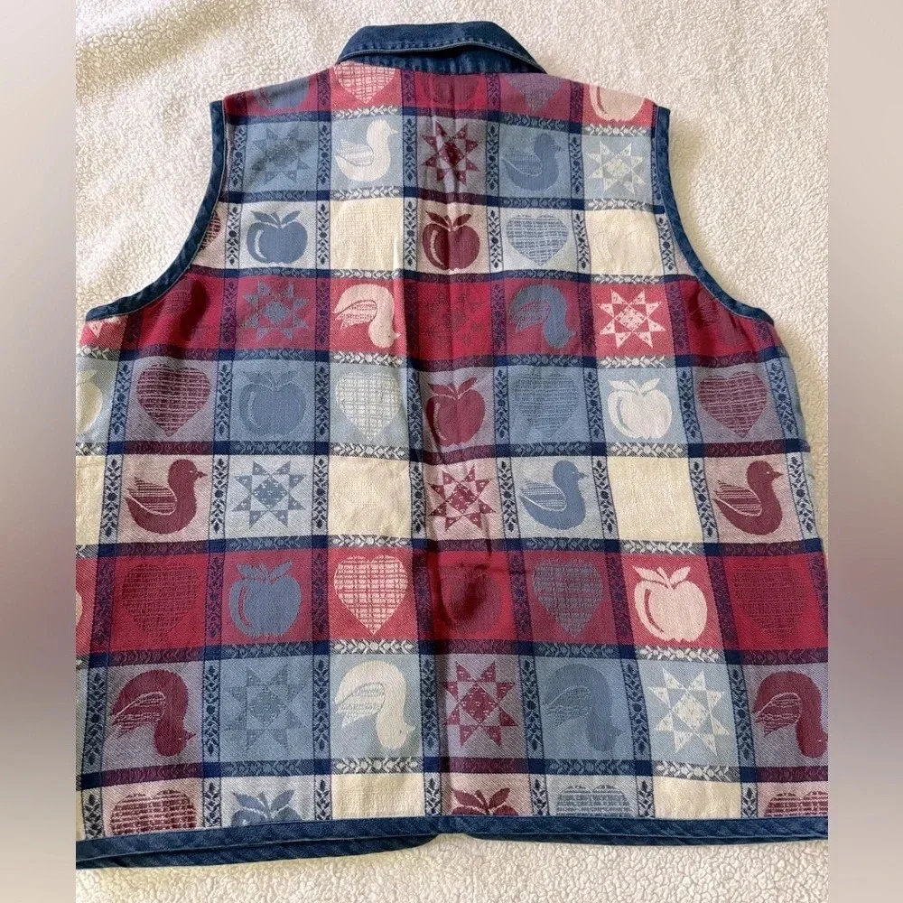 ChrysAntheme Vintage quilted woolen vest w/full zip front, blue collar & piping